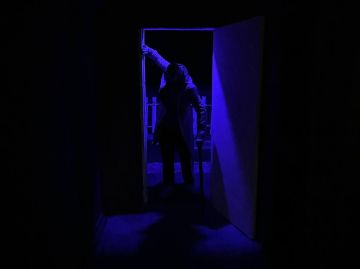 Совершенно другой